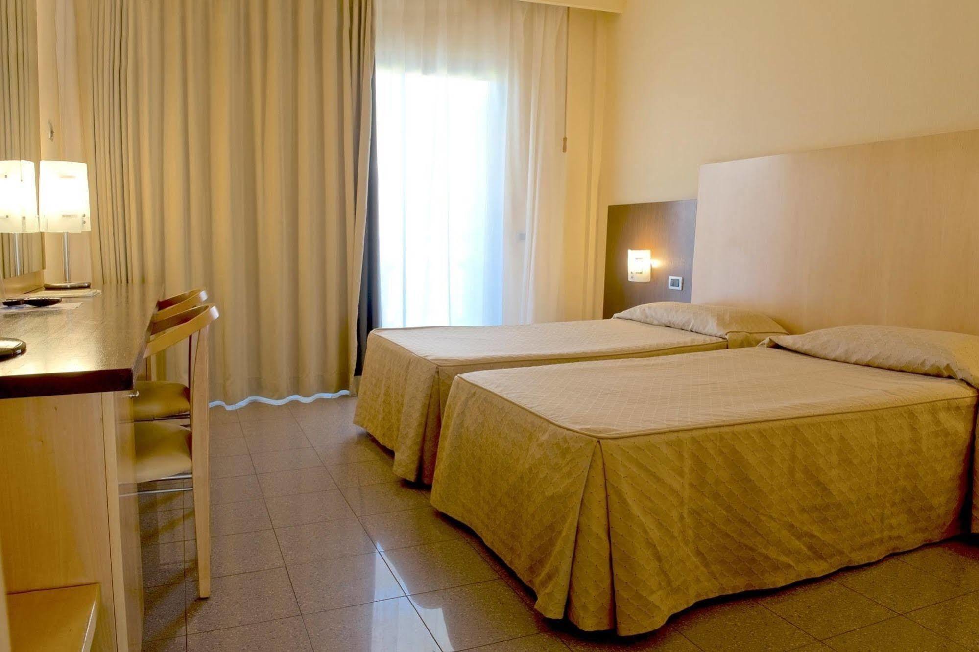 Albergo Mediterraneo Terracina Luaran gambar